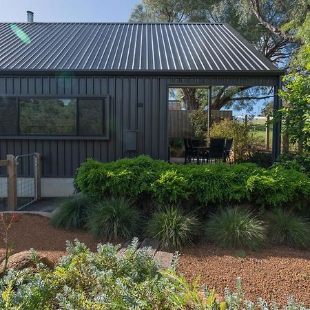 Margaret River Bungalow-1-Street - Pet Friendly エクステリア 写真